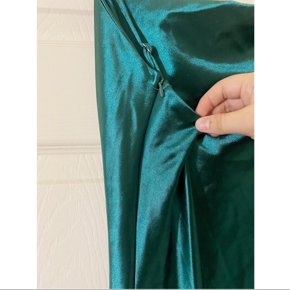 Emerald Green Dress - Picture 2 of 4